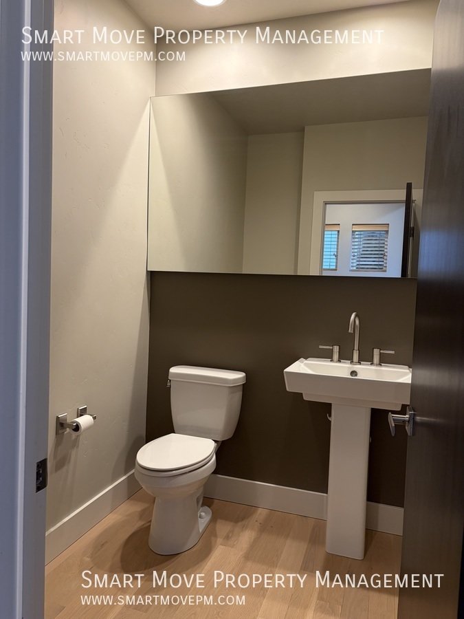 Beautiful 3 bed + bonus room + office home in East Boise. Near Micron property image