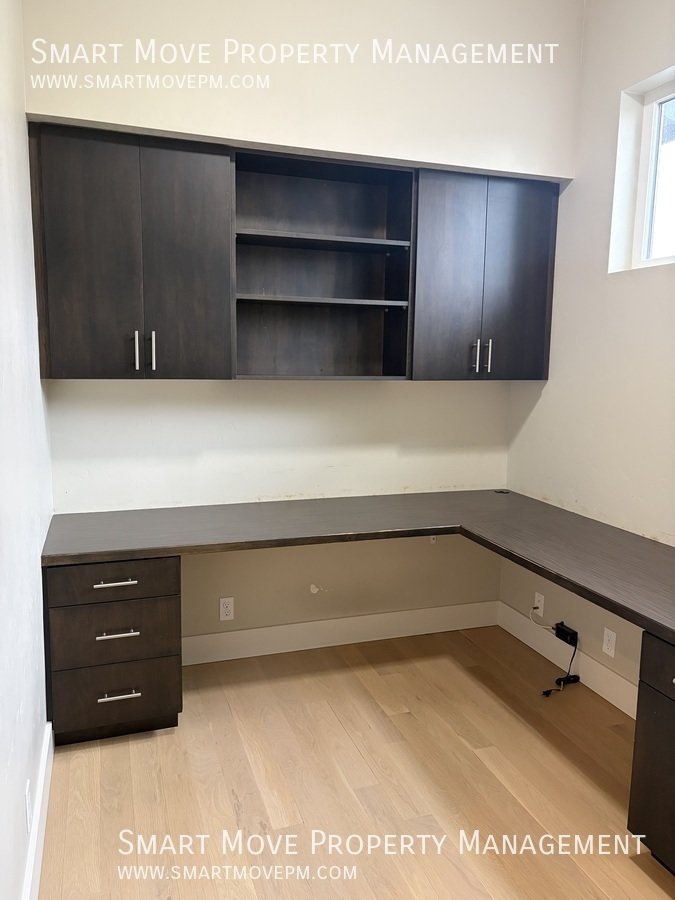 Beautiful 3 bed + bonus room + office home in East Boise. Near Micron property image