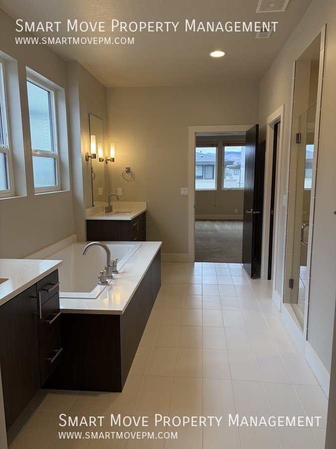 Beautiful 3 bed + bonus room + office home in East Boise. Near Micron property image