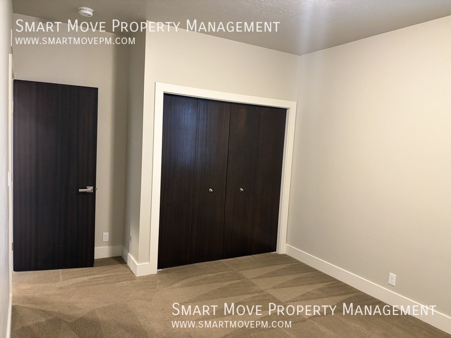 Beautiful 3 bed + bonus room + office home in East Boise. Near Micron property image