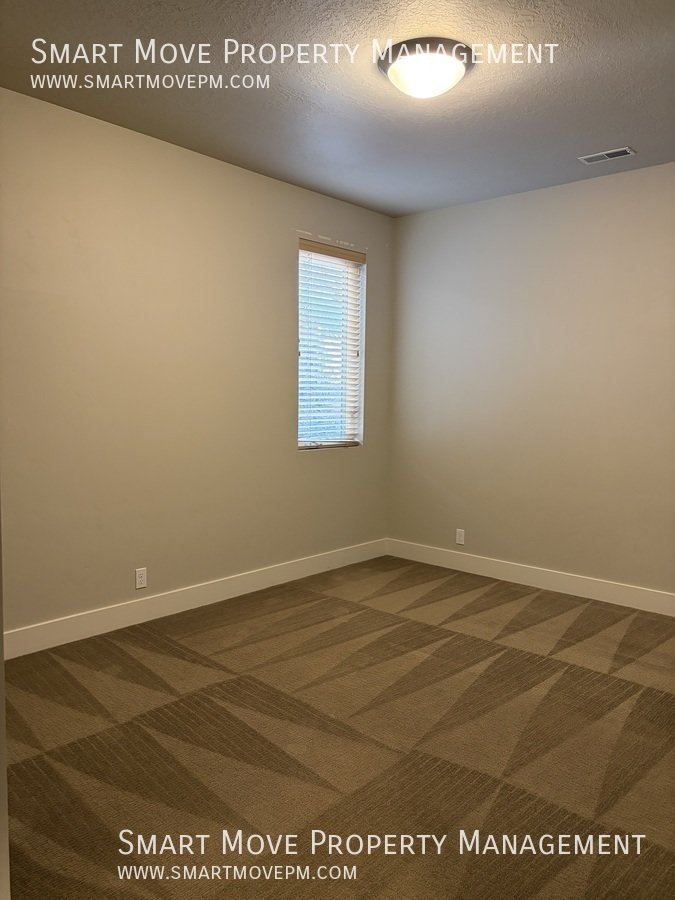 Beautiful 3 bed + bonus room + office home in East Boise. Near Micron property image