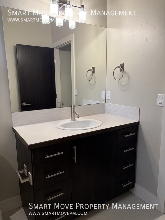 Beautiful 3 bed + bonus room + office home in East Boise. Near Micron property image