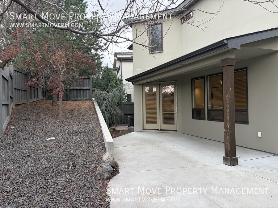 Beautiful 3 bed + bonus room + office home in East Boise. Near Micron property image