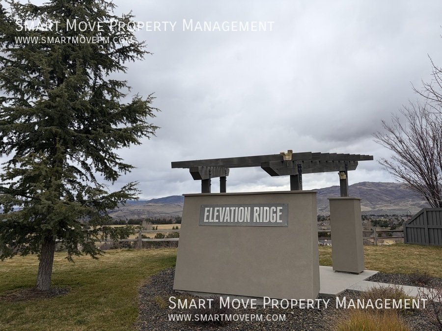 Beautiful 3 bed + bonus room + office home in East Boise. Near Micron property image