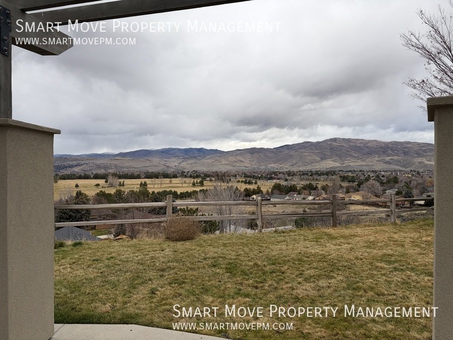 Beautiful 3 bed + bonus room + office home in East Boise. Near Micron property image