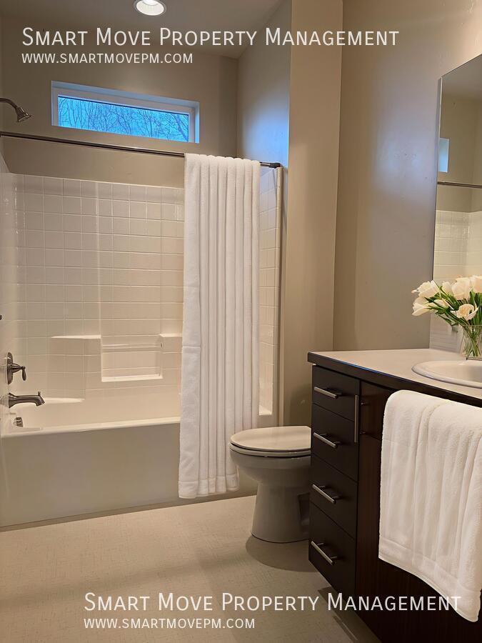 Beautiful 3 bed + bonus room + office home in East Boise. Near Micron property image