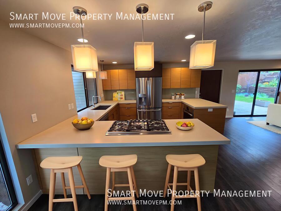 Chic & Modern Highlands Home.  3 Tiered Park-like Backyard property image