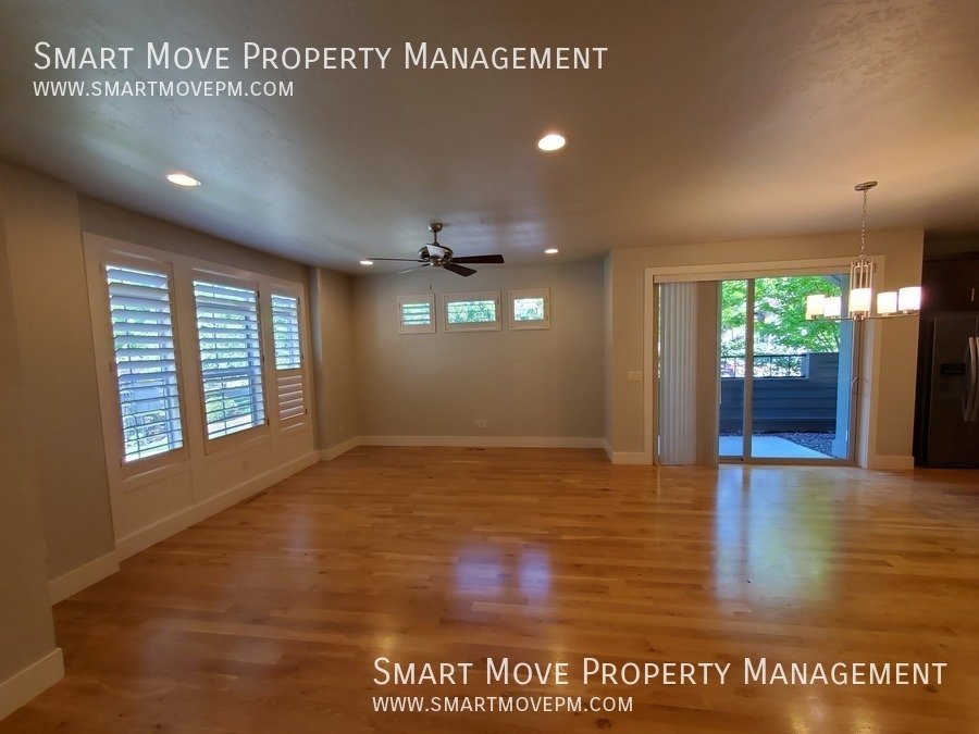 Harris Ranch Townhome in Mill District. Near Greenbelt, Bown Crossing, Foothills. Shakespeare Fest property image