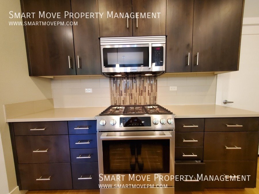 Harris Ranch Townhome in Mill District. Near Greenbelt, Bown Crossing, Foothills. Shakespeare Fest property image