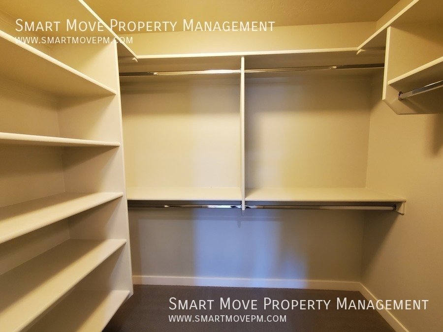 Harris Ranch Townhome in Mill District. Near Greenbelt, Bown Crossing, Foothills. Shakespeare Fest property image