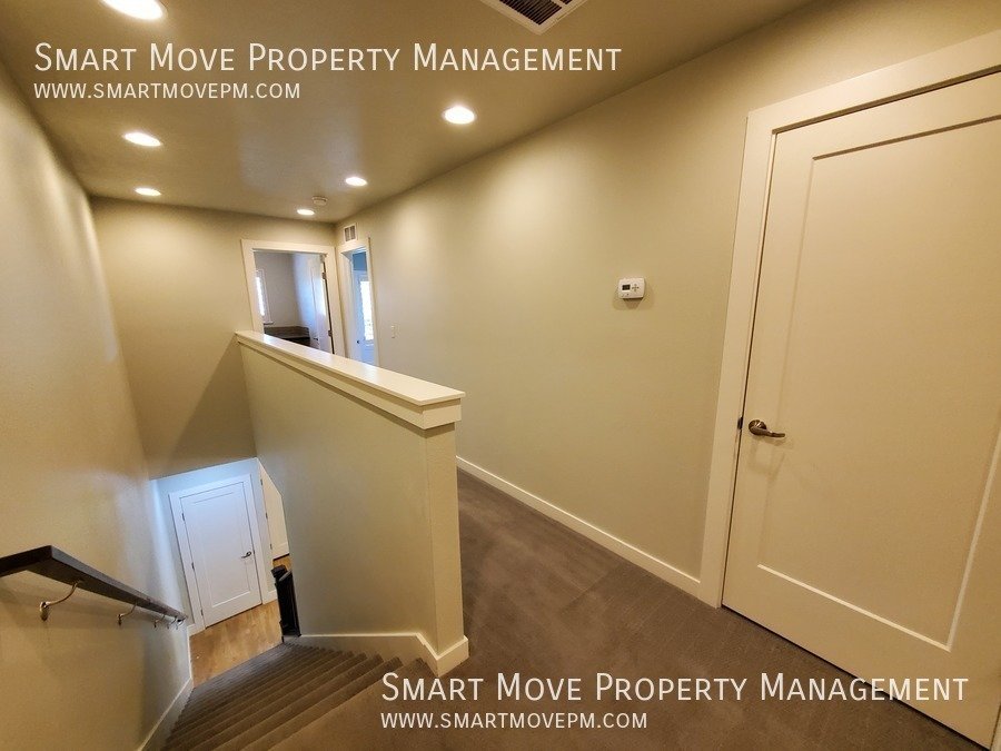 Harris Ranch Townhome in Mill District. Near Greenbelt, Bown Crossing, Foothills. Shakespeare Fest property image