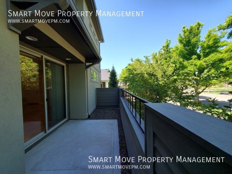 Harris Ranch Townhome in Mill District. Near Greenbelt, Bown Crossing, Foothills. Shakespeare Fest property image