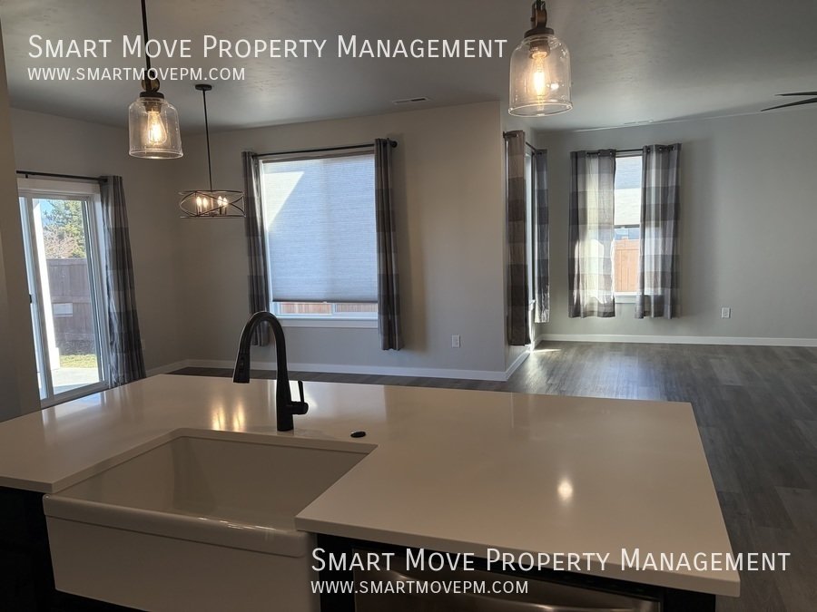 Modern 4 Bed Single Story in South Boise property image