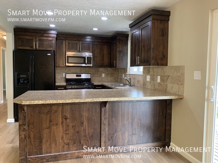 Upgraded split level 4 bed home in West Bench property image