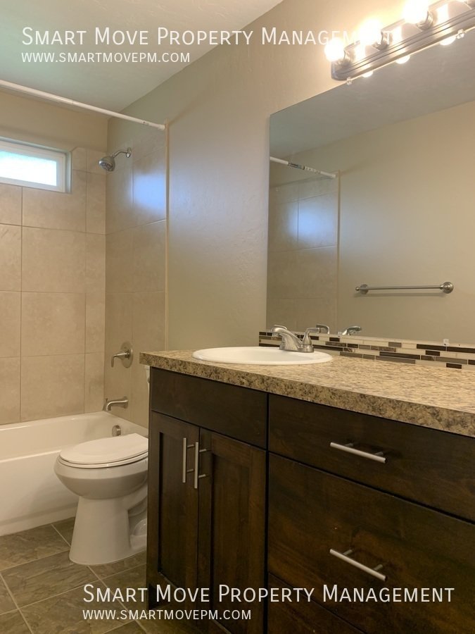 Upgraded split level 4 bed home in West Bench property image