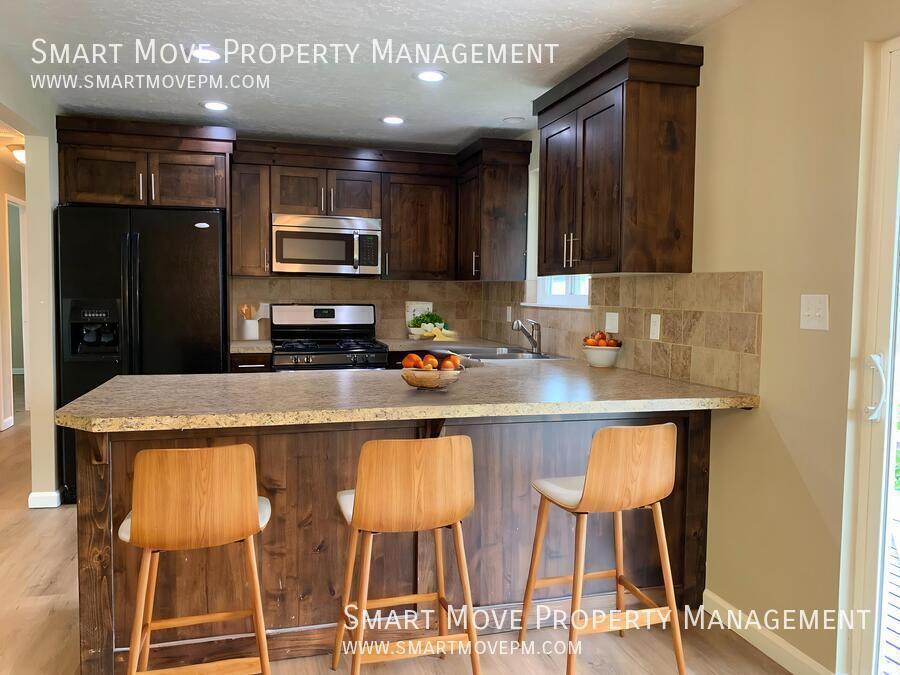 Upgraded split level 4 bed home in West Bench property image