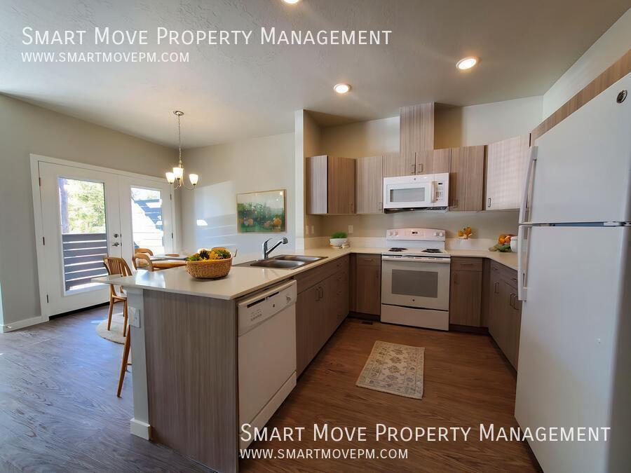 Townhome in Arts & Cultural District. Steps from the Greenbelt, River, Wineries property image