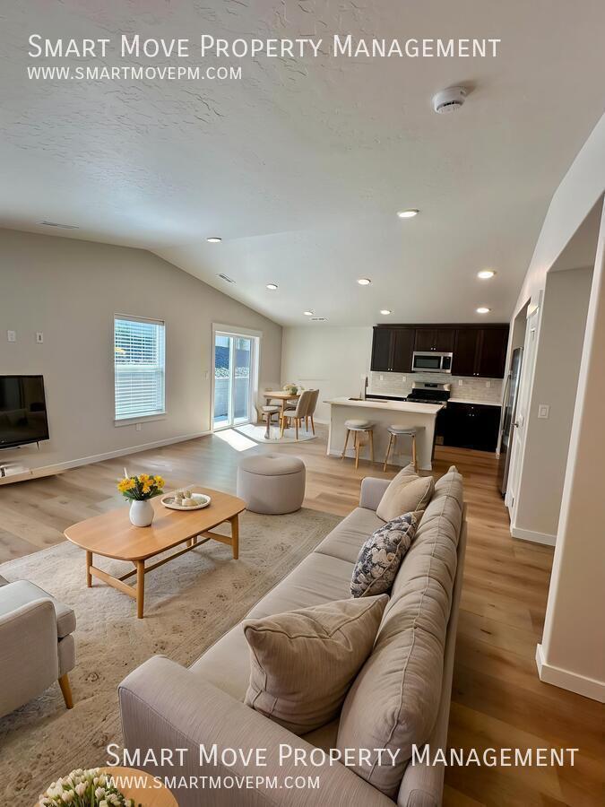 Brand new 3 bed near the foothills property image