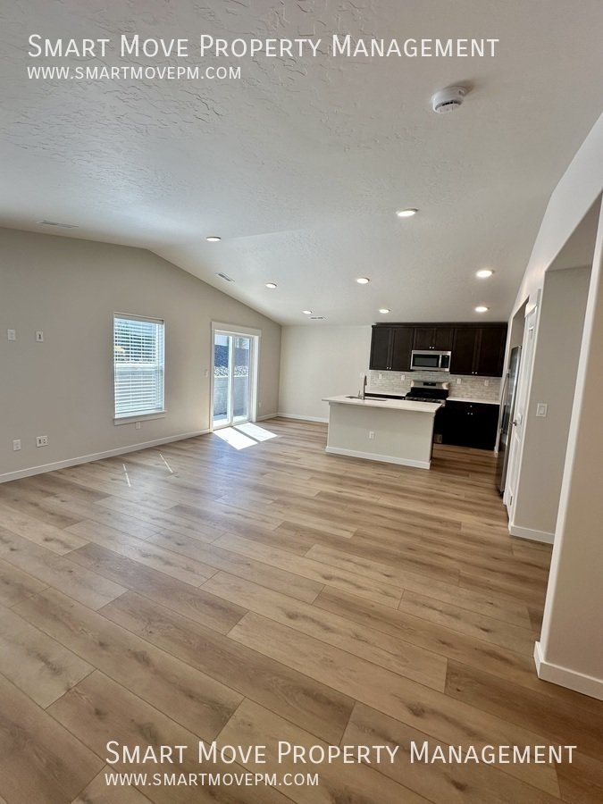 Brand new 3 bed near the foothills property image