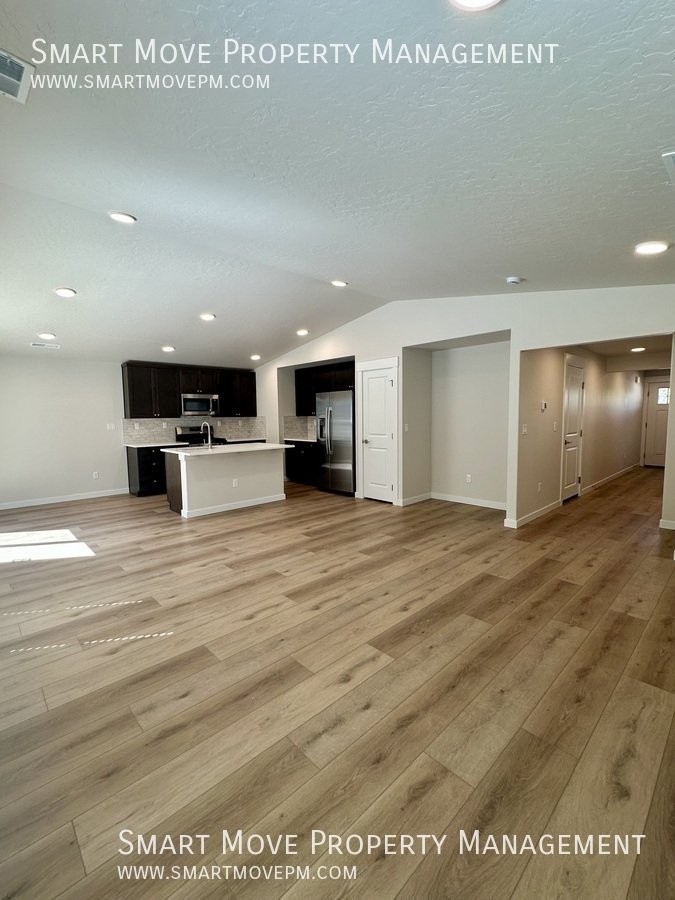 Brand new 3 bed near the foothills property image