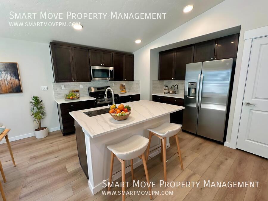 Brand new 3 bed near the foothills property image