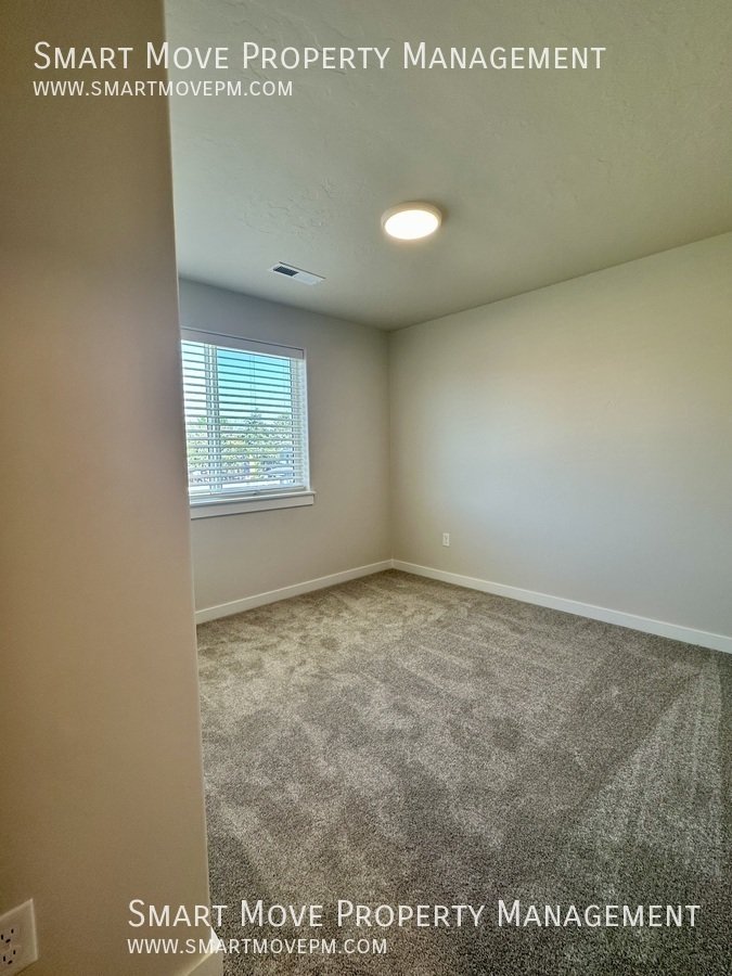 Brand new 3 bed near the foothills property image