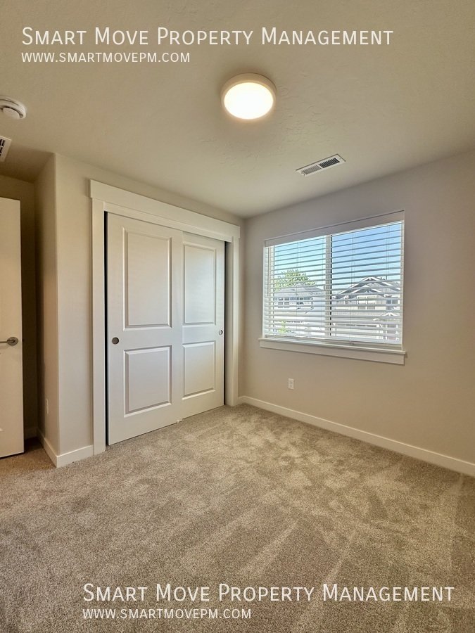 Brand new 3 bed near the foothills property image