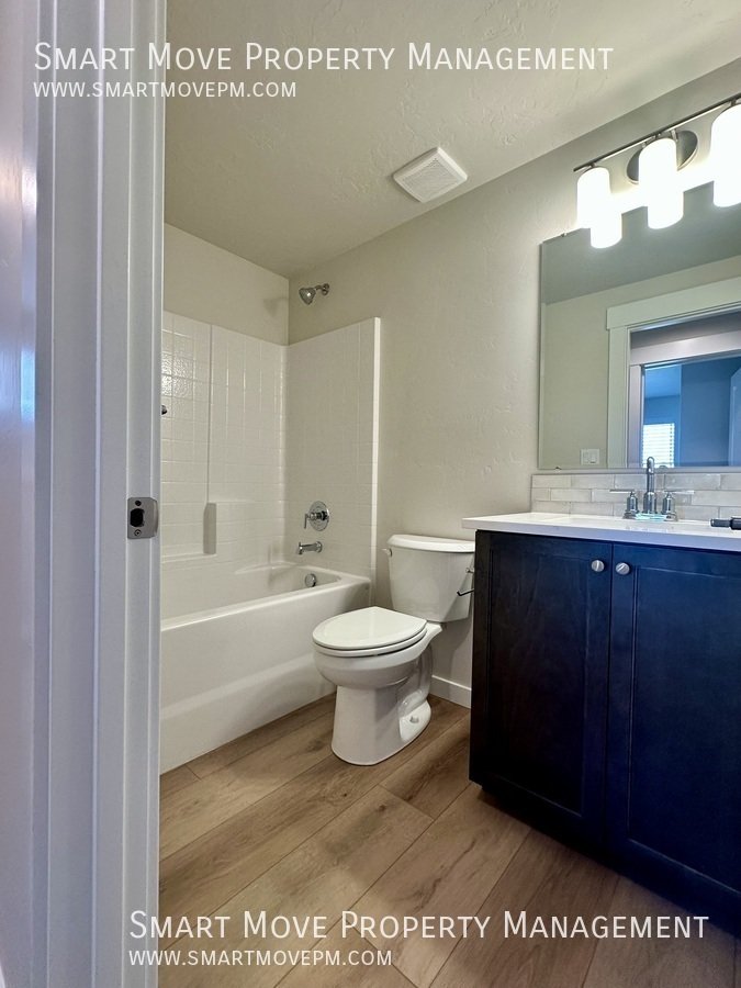 Brand new 3 bed near the foothills property image