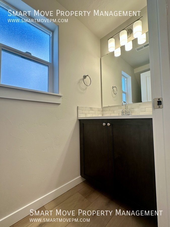 Brand new 3 bed near the foothills property image