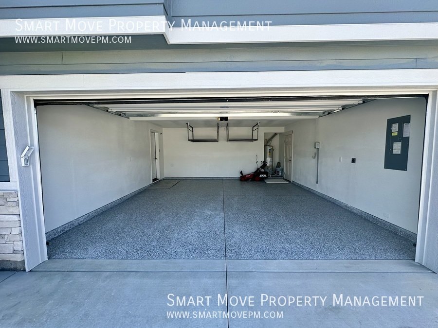 Brand new 3 bed near the foothills property image
