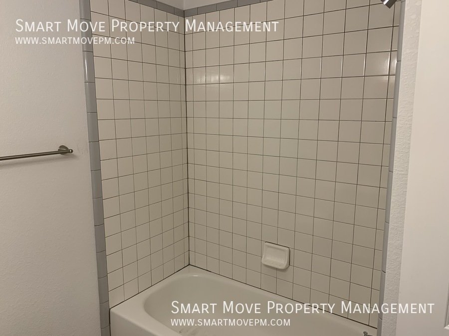 E Boise Townhome off Warm Springs. Near St Lukes, Foothills, BSU, Downtown, Parks property image