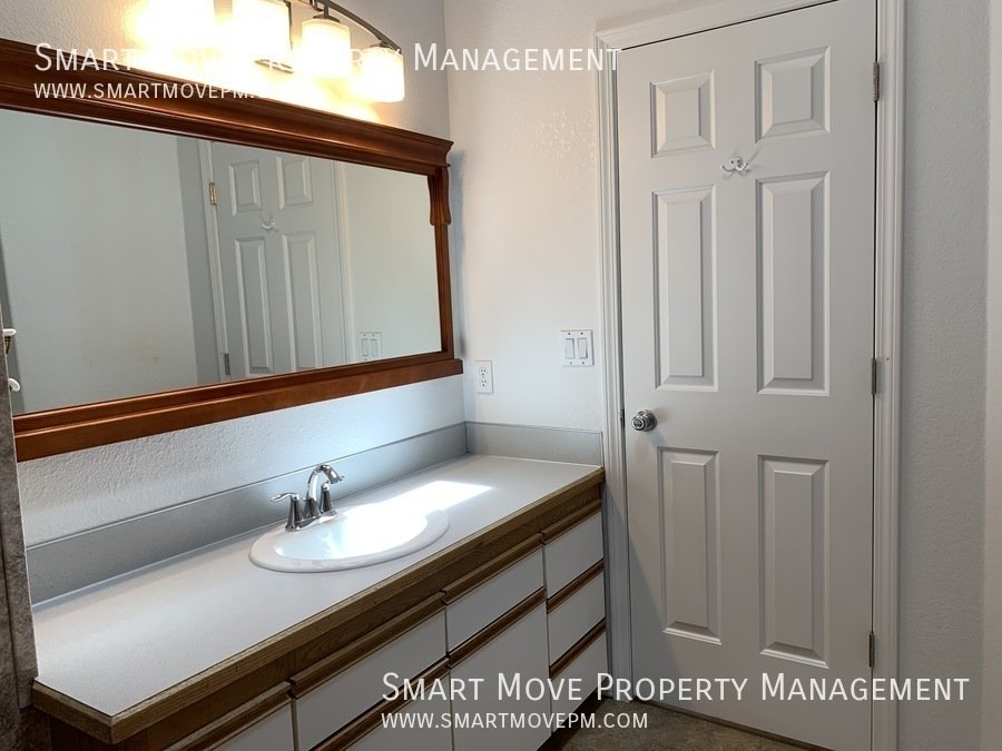E Boise Townhome off Warm Springs. Near St Lukes, Foothills, BSU, Downtown, Parks property image
