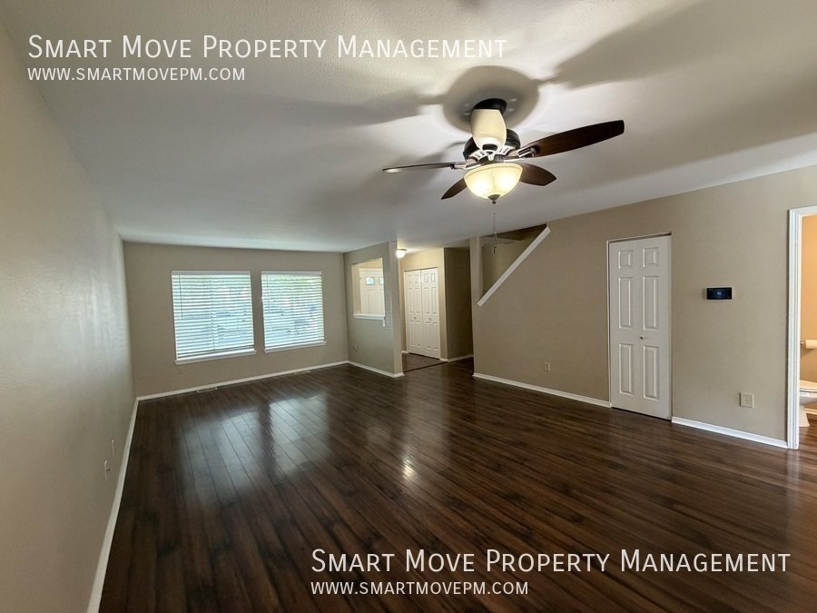 Charming 3 bed in Oak Park Village property image