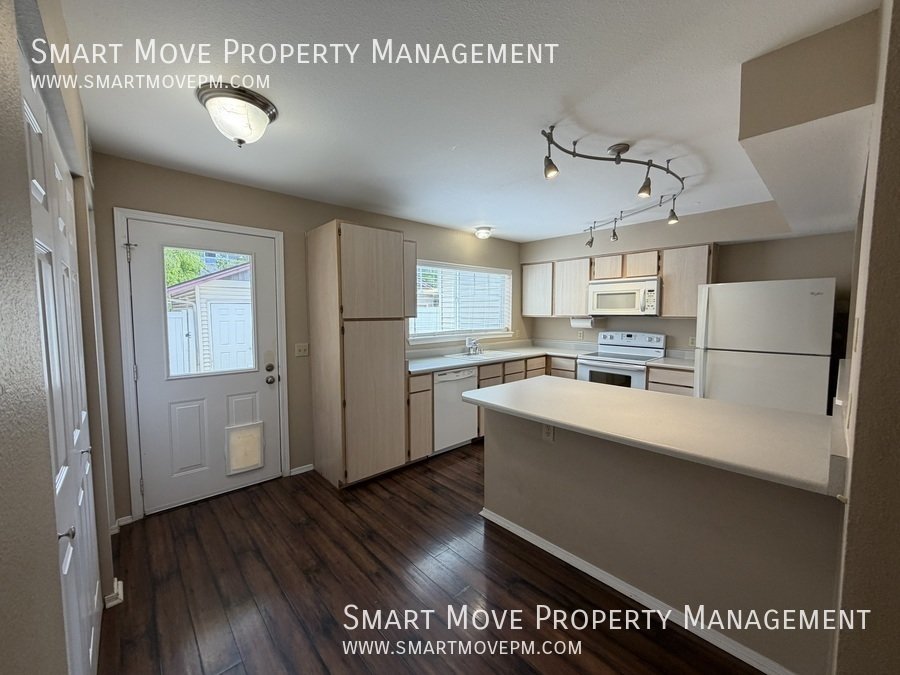 Charming 3 bed in Oak Park Village property image