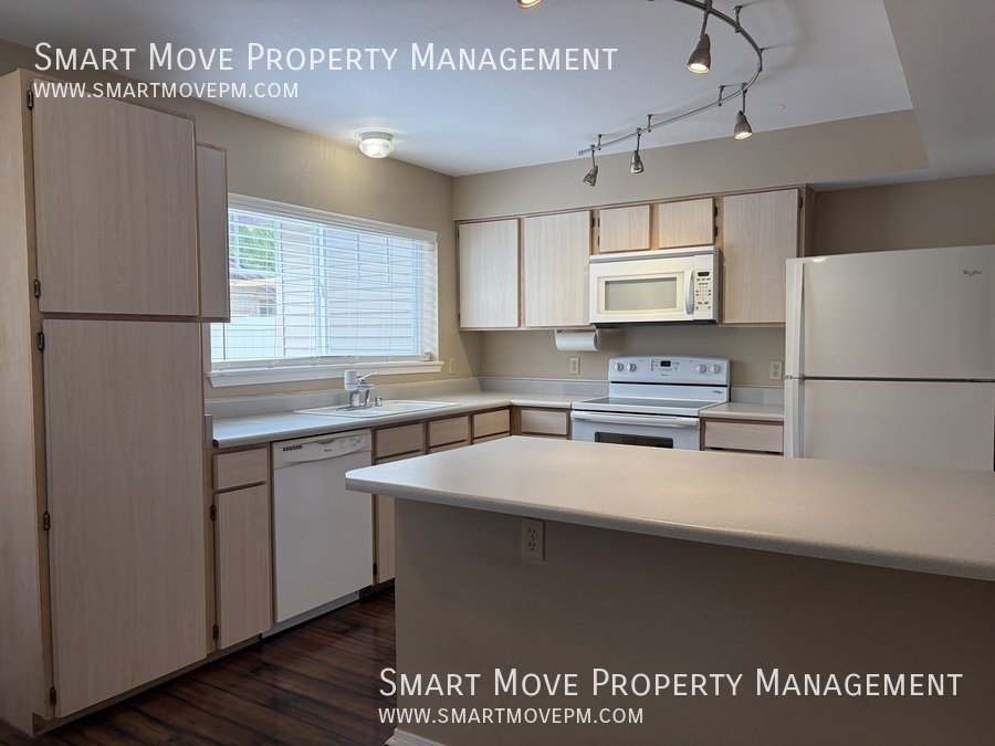 Charming 3 bed in Oak Park Village property image