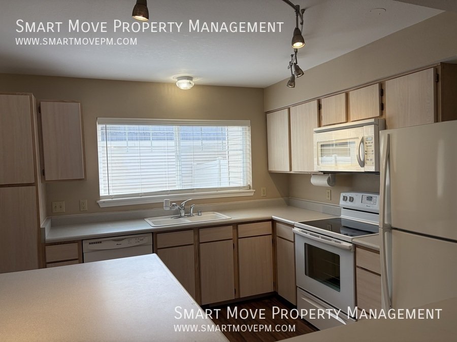 Charming 3 bed in Oak Park Village property image