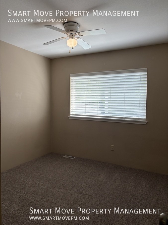 Charming 3 bed in Oak Park Village property image