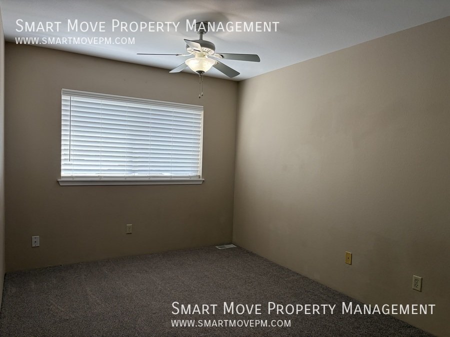 Charming 3 bed in Oak Park Village property image