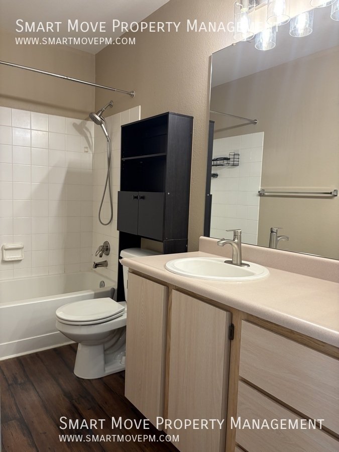 Charming 3 bed in Oak Park Village property image