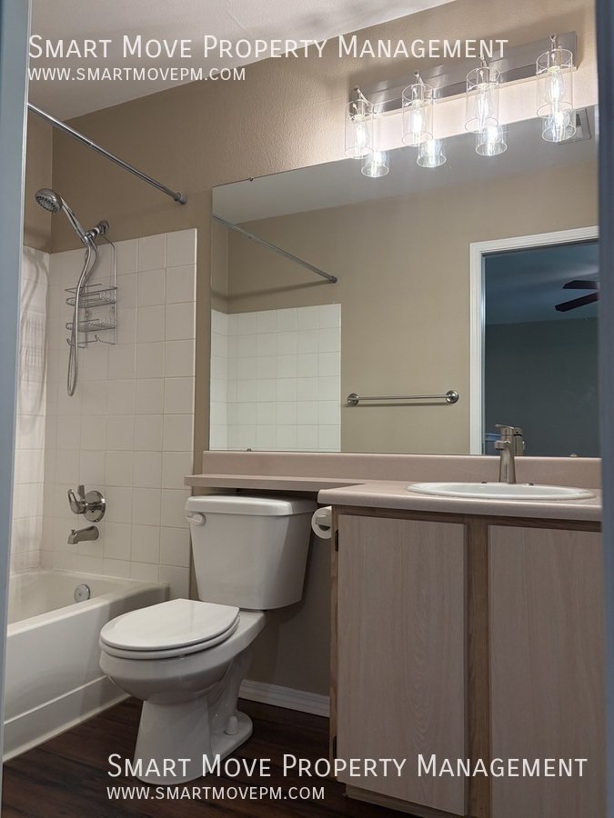 Charming 3 bed in Oak Park Village property image