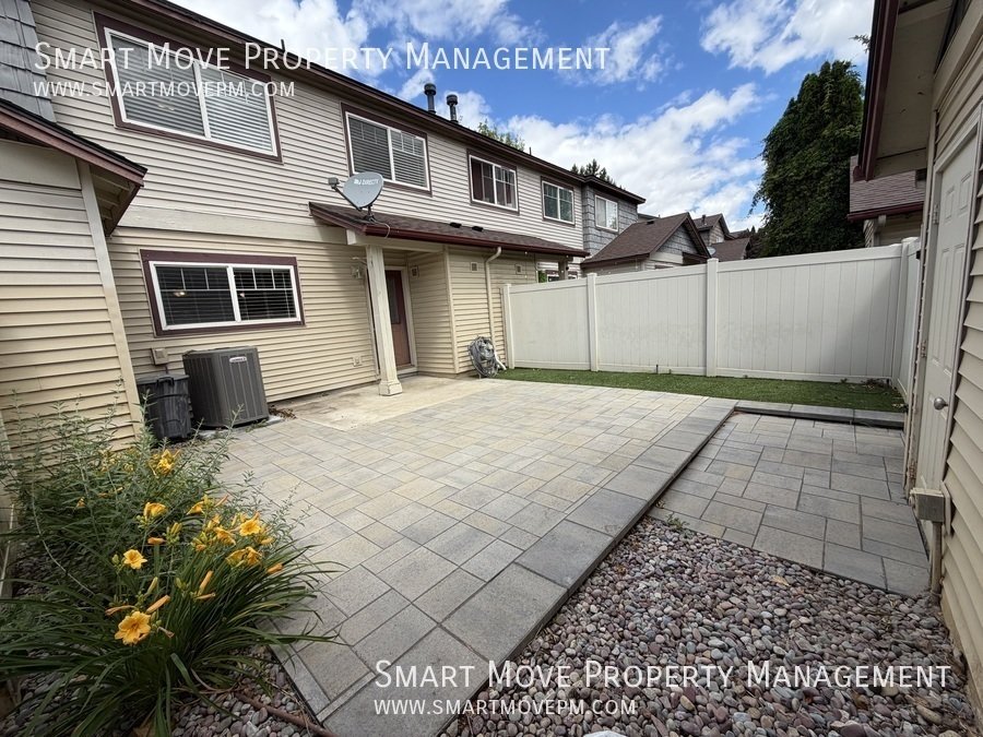 Charming 3 bed in Oak Park Village property image