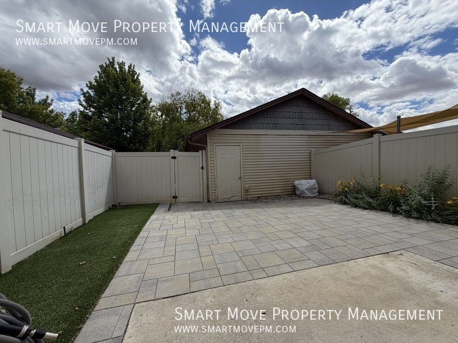 Charming 3 bed in Oak Park Village property image