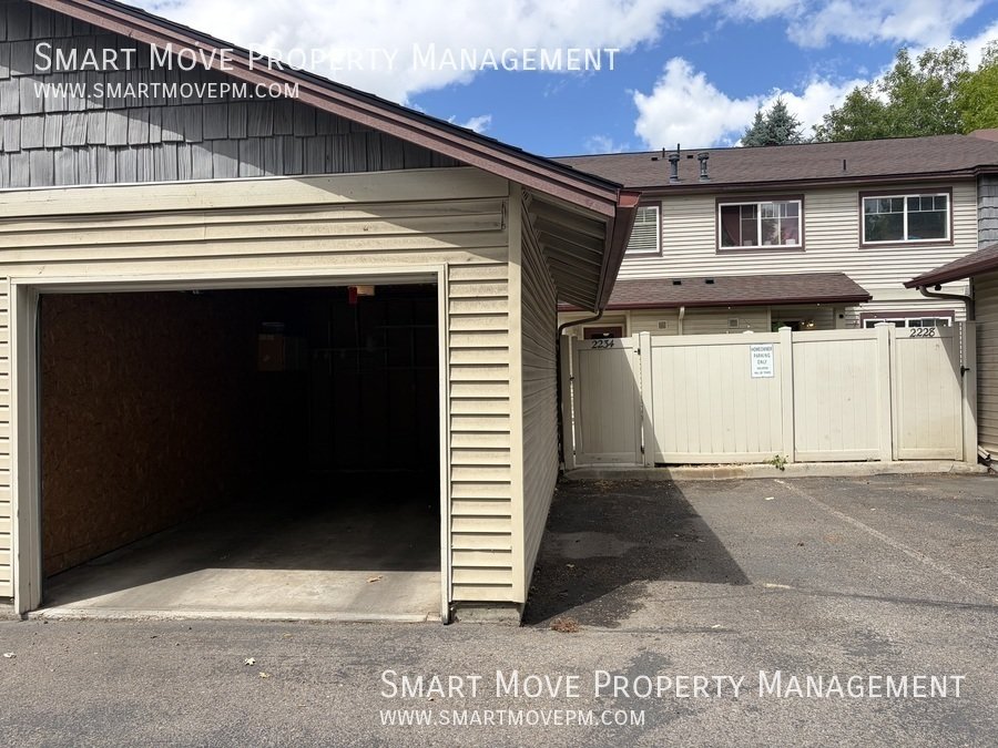 Charming 3 bed in Oak Park Village property image