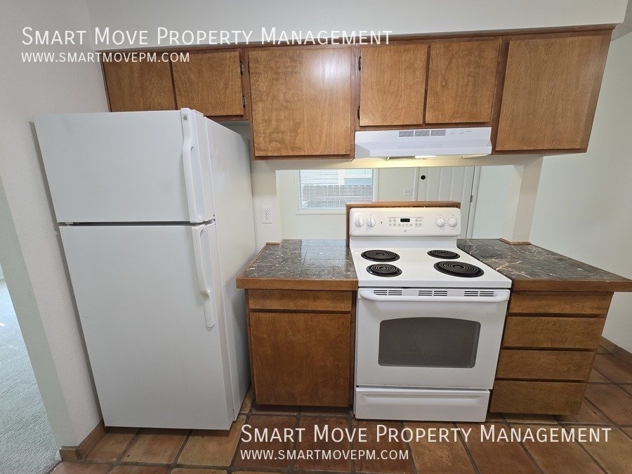 Charming North End Gem Near Hill Rd & Camel's Back Park! property image