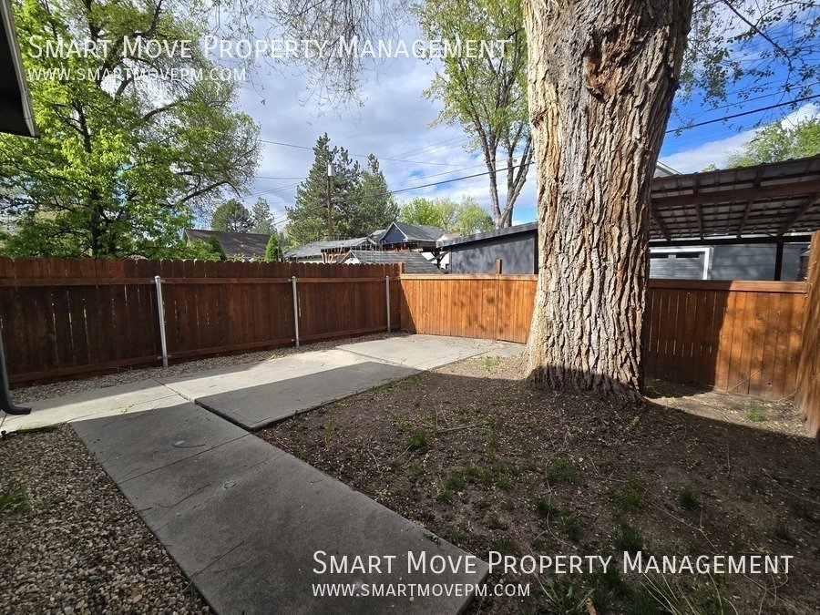 Charming North End Gem Near Hill Rd & Camel's Back Park! property image