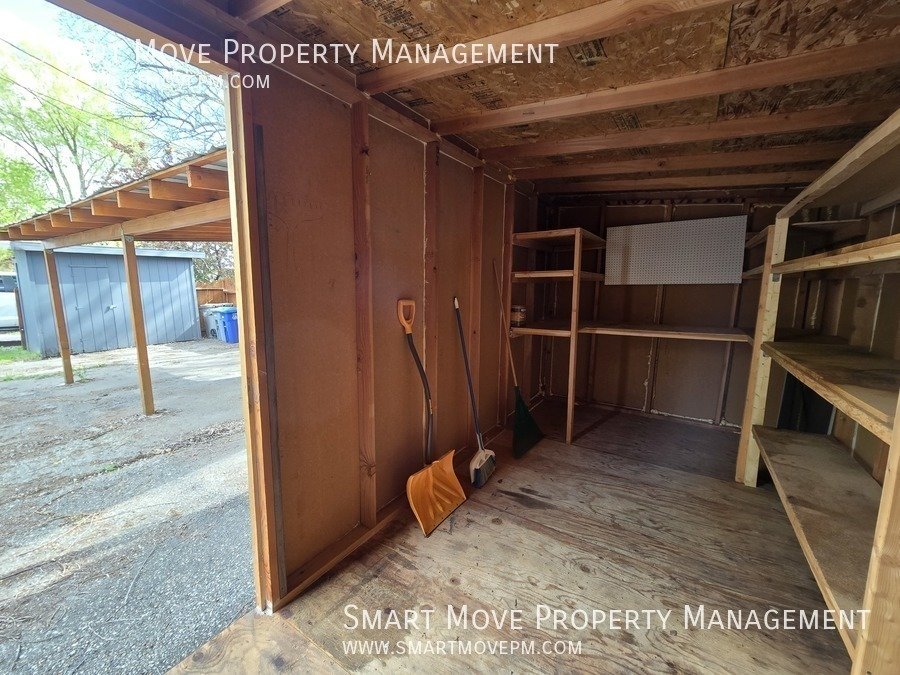 Charming North End Gem Near Hill Rd & Camel's Back Park! property image