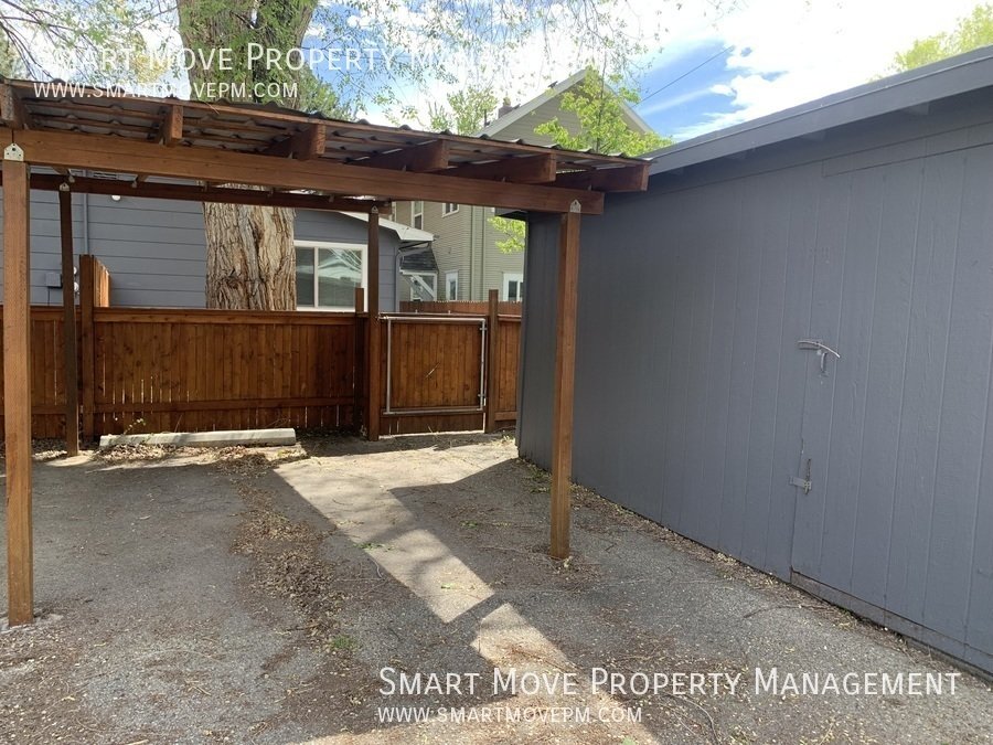 Charming North End Gem Near Hill Rd & Camel's Back Park! property image