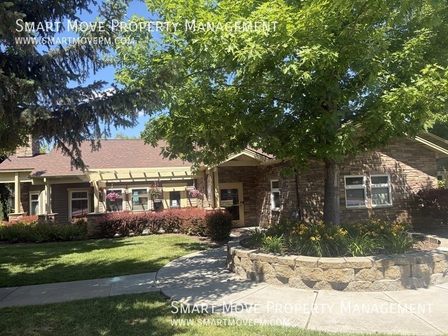 Charming 3 bed in Oak Park Village property image