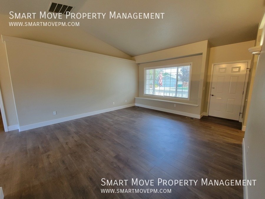 3 Bed + Office, w/ Solar Power in heart of Meridian. Available Immediately! property image