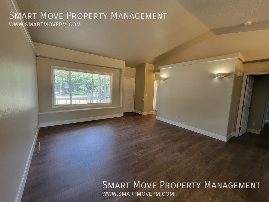3 Bed + Office, w/ Solar Power in heart of Meridian. Available Immediately! property image